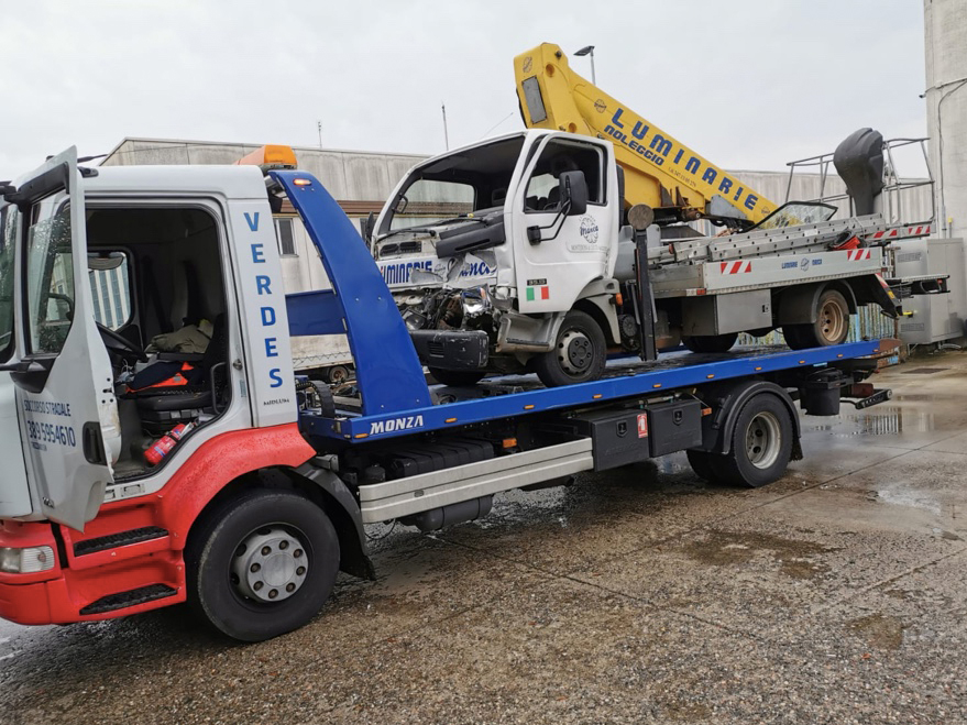 soccorso stradale carico furgoni vermezzo